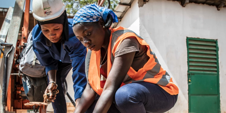 "البنك الدولي" يرفع سقف الطموح بشأن المساواة بين الجنسين