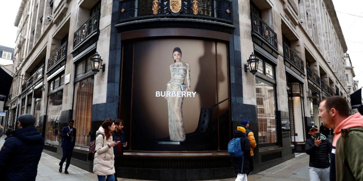 مجموعة "بربري Burberry" البريطانية