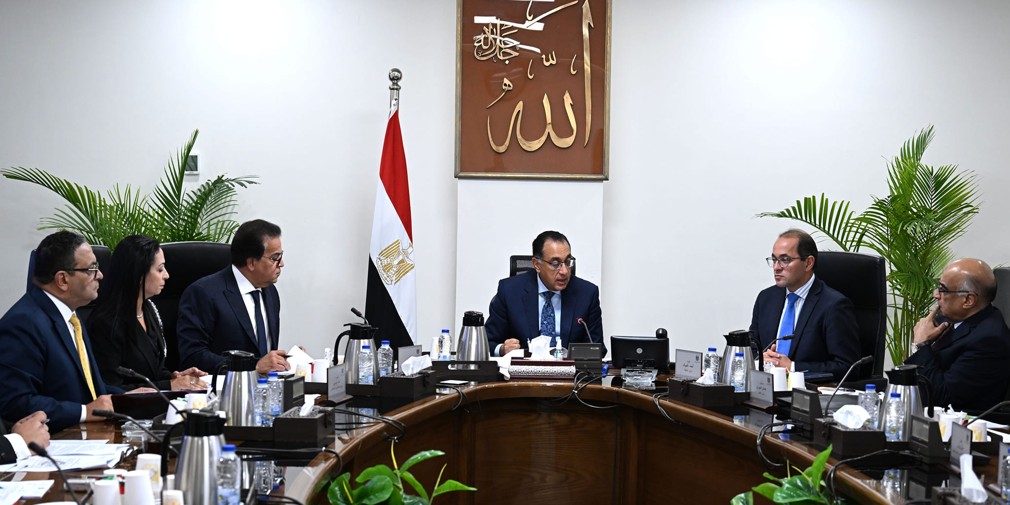 الحكومة تناقش مقترحات حوكمة منظومة استيراد سيارات ذوى الهمم