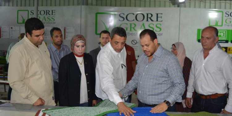 محافظ السويس يتفقد مصنع "سكور جراس" بالمنطقة الصناعية