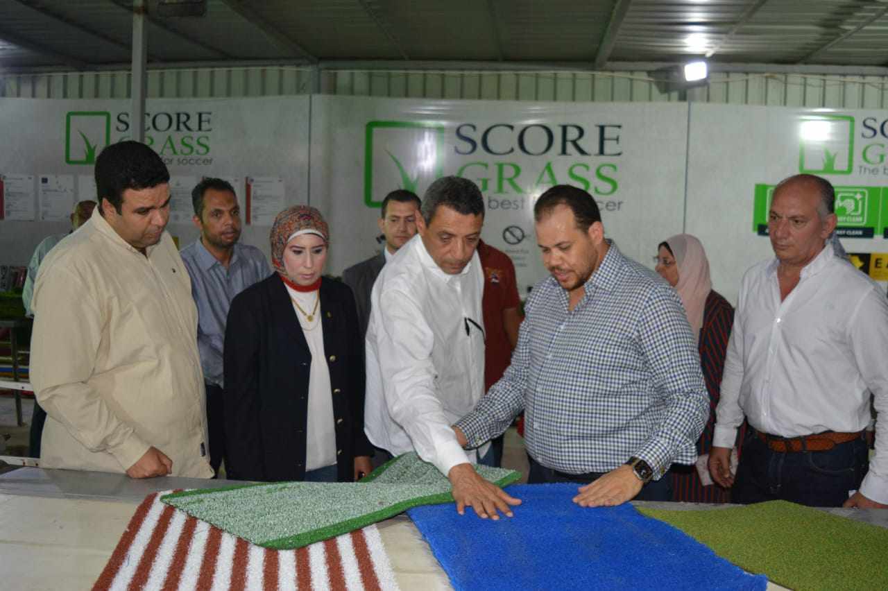 محافظ السويس يتفقد مصنع "سكور جراس" بالمنطقة الصناعية