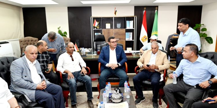 وزير الإسكان يوجه بوضع خطة لإنهاء ملفات تقنين الأراضى المضافة لـ"الشروق"