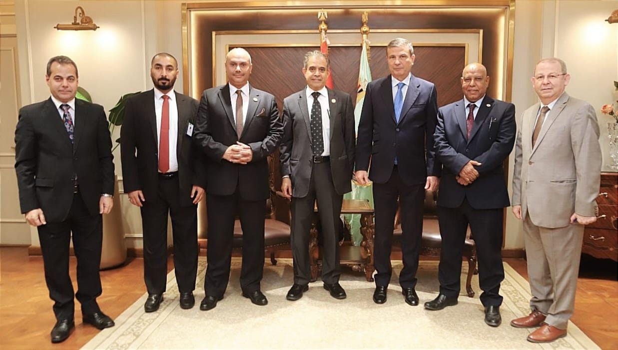 وزير الزراعة: دراسة إنشاء بورصة سلعية للتمور