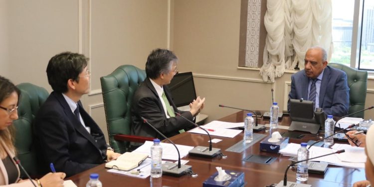 وزير الكهرباء يبحث تعزيز التعاون مع اليابان بمختلف المجالات