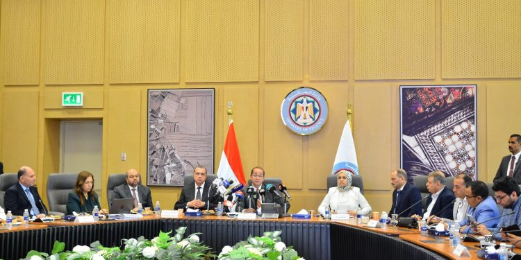 "المالية" تستهدف خفض فاتورة خدمة الدين الحكومى إلى 35% من المصروفات