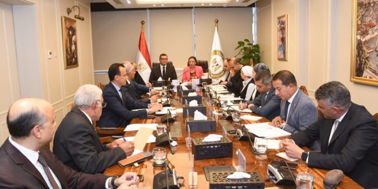 "الإسكان" و"البيئة" تبحثان عدداً من ملفات العمل المشتركة