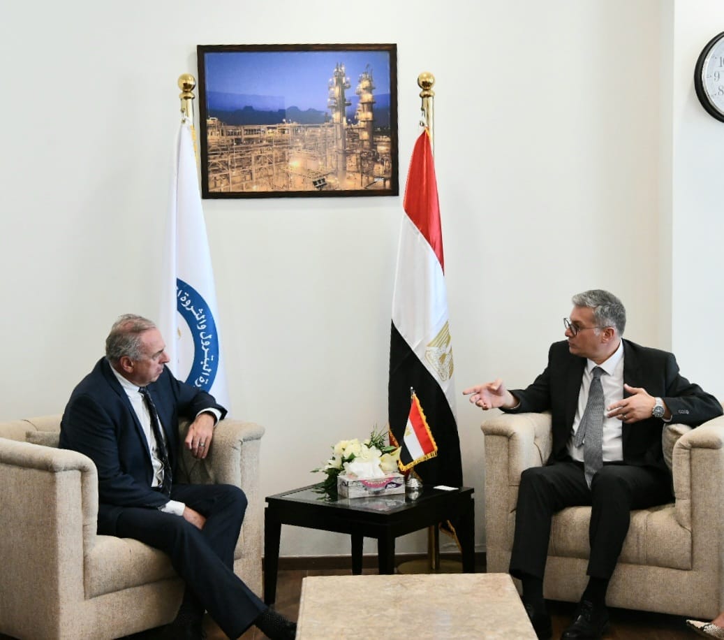 وزير البترول يبحث مع "فالكو" الأمريكية خطط زيادة إنتاج النفط والغاز بمصر