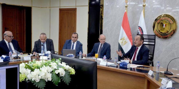 وزير قطاع الأعمال يوجه بحسن استغلال أصول شركات التشييد والبناء التابعة