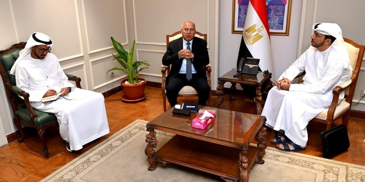 "الوزير" يتابع مستجدات إقامة منطقة صناعية إماراتية في مصر