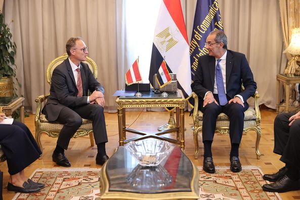 وزير الاتصالات يبحث مع سفير لاتفيا التعاون فى مجالات التحول الرقمى والتعهيد