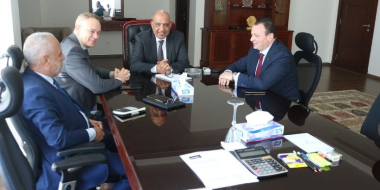 وزير الكهرباء يبحث مع "أكوا باور" السعودية سبل التعاون فى مجال الطاقة المتجددة