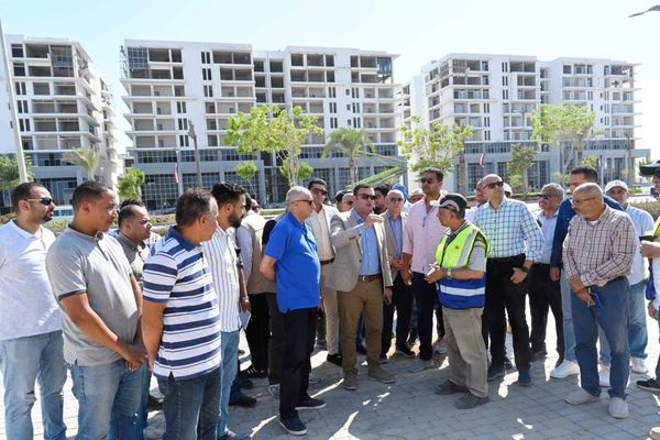 وزير الإسكان يتفقد أعمال تنفيذ كمبوند "مزارين" فى "العلمين الجديدة"