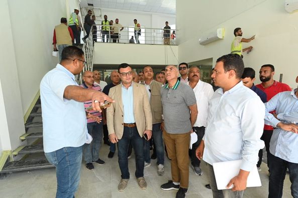 وزير الإسكان يتفقد اللمسات النهائية لتنفيذ فرع الشهر العقارى بمدينة العلمين الجديدة