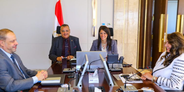 وزيرة التخطيط تبحث الفرص الجاذبة للمستثمرين فى جنوب سيناء