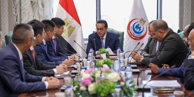 الحكومة تبحث تعزيز التعاون مع "هواوي" في تطوير المنظومة الصحية
