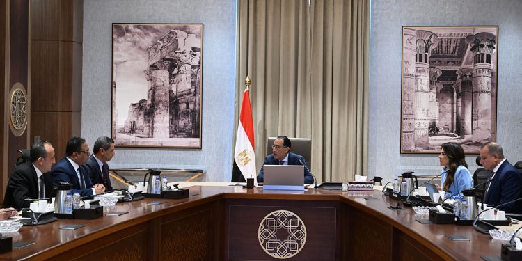 "مدبولى" يوجه بسرعة طرح الوحدات المنفذة ضمن "تطوير العواصم" بالسويس