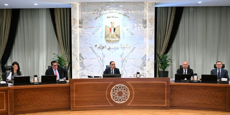 رئيس الوزراء: لن يتم غلق مصنع إلا بقرار منى شخصيًا