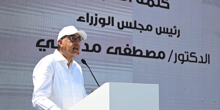 مدبولى: الشريط الساحلىّ فى "العلمين الجديدة" لن يكون قرى سياحية لفئات محددة