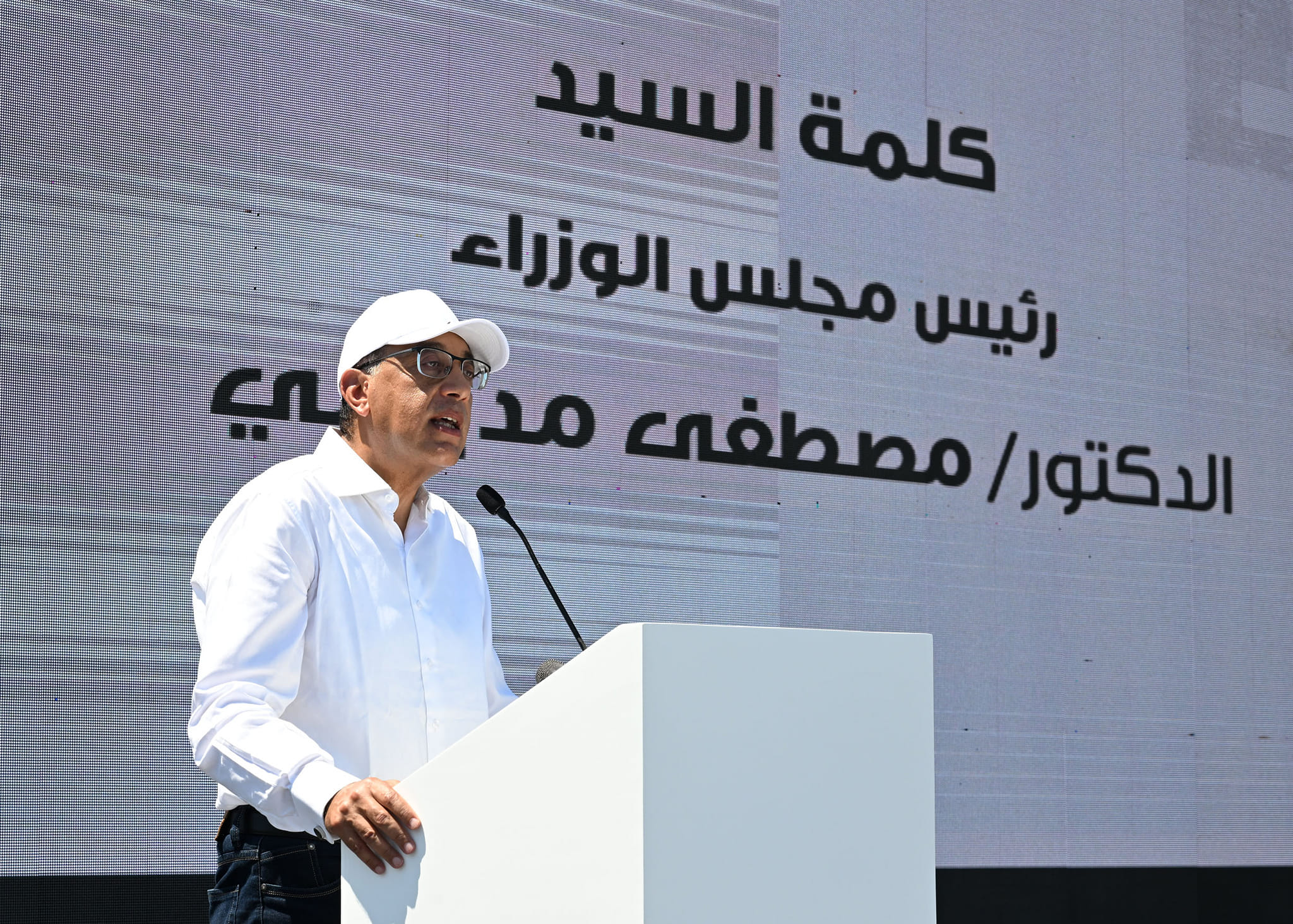 مدبولى: الشريط الساحلىّ فى "العلمين الجديدة" لن يكون قرى سياحية لفئات محددة