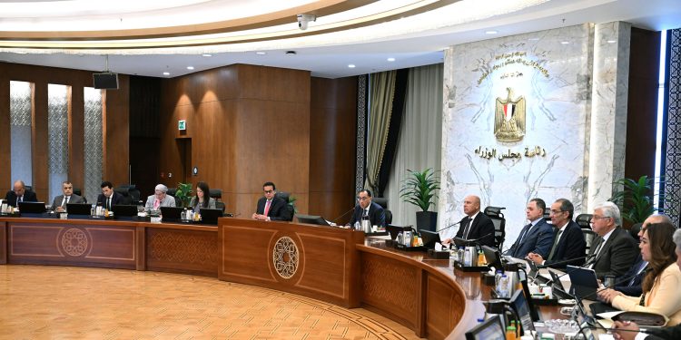 رئيس الوزراء: التوسع فى طرح المزايدات الرقمية لتنمية الاستكشافات البترولية