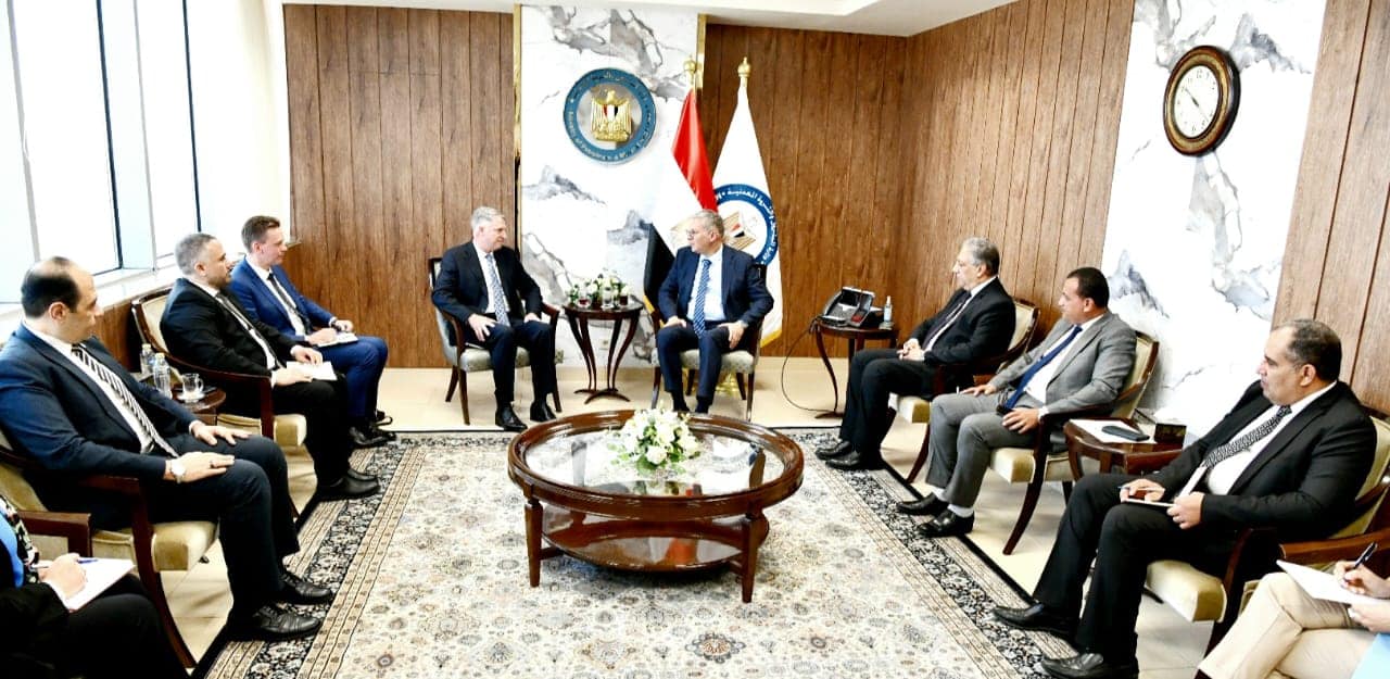 "البترول" تبحث مع "شيفرون" عملية إنتاج الغاز من حقل نرجس