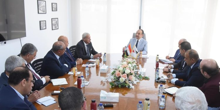 "شيمى": نهدف للتعاون مع القطاع الخاص فى صناعة السيارات وليس منافسته