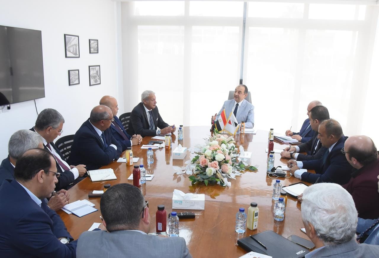 "شيمى": نهدف للتعاون مع القطاع الخاص فى صناعة السيارات وليس منافسته