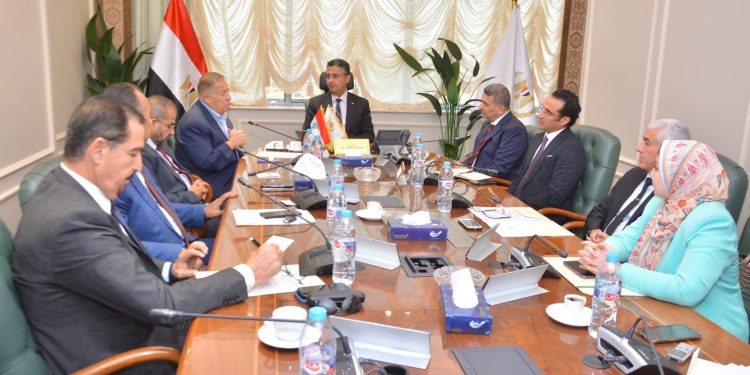 "التموين" تبحث تعزيز التعاون مع اتحاد جمعيات المستثمرين