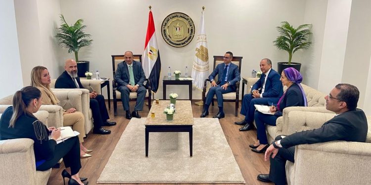 وزير الاستثمار يبحث خطط "جنرال إليكتريك هيلث كير" بالسوق المصرى