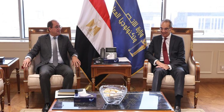 الحكومة تستهدف تحفيز مصنعى الهواتف المحمولة على زيادة الصادرات