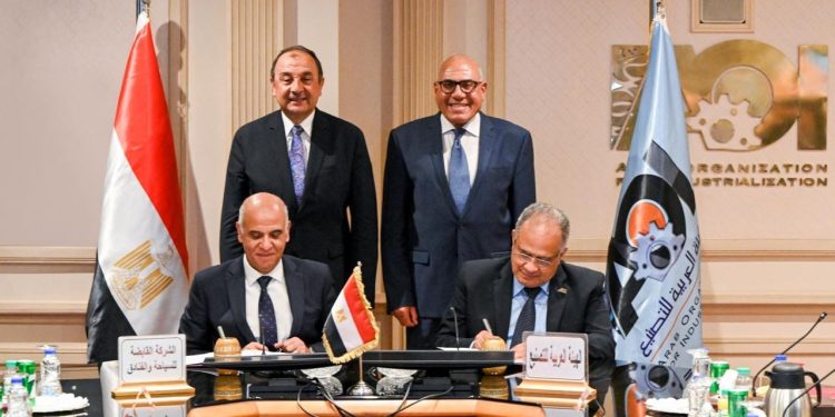 بروتوكولى تعاون لتوريد منتجات "العربية للتصنيع" لتابعتين لـ"قطاع الأعمال"