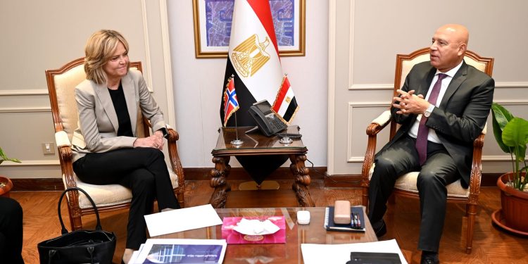وزير الصناعة يبحث تعزيز الاستثمارات النرويجية فى مصر بمجالات الطاقة النظيفة