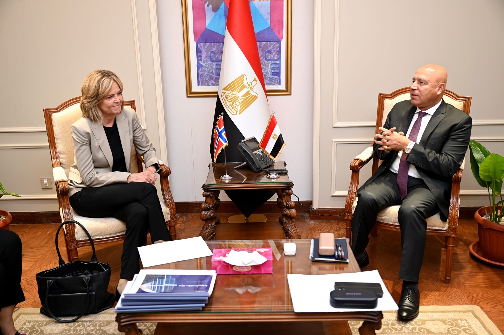وزير الصناعة يبحث تعزيز الاستثمارات النرويجية فى مصر بمجالات الطاقة النظيفة