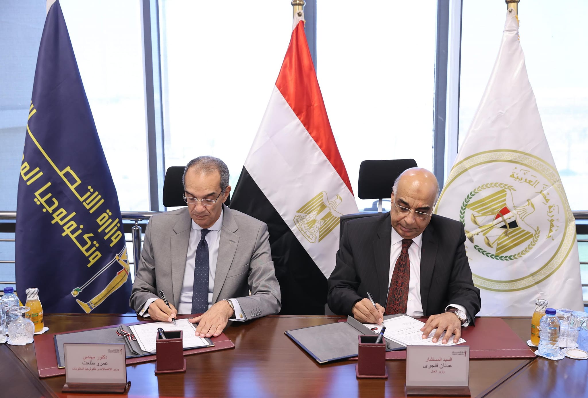 وزيرا العدل والاتصالات يوقعان بروتوكول تطوير منظومة التقاضي باستخدام “الذكاء الاصطناعي”