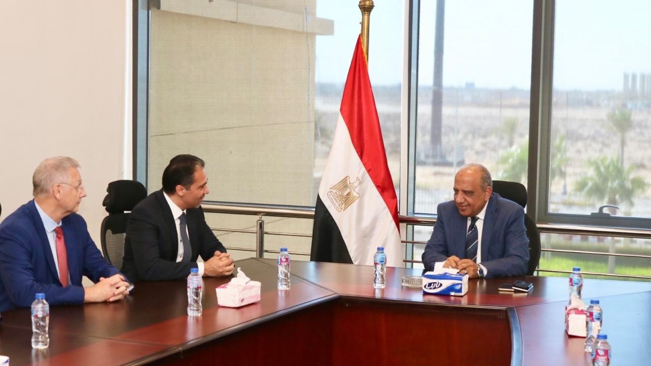 وزير الكهرباء والطاقة المتجددة