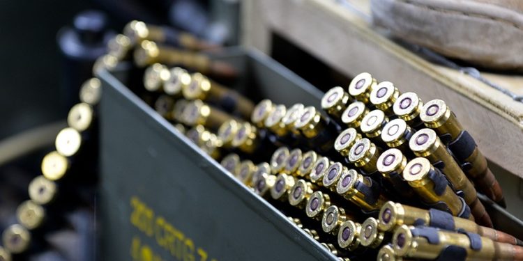 صناعة الأسلحة والذخائر