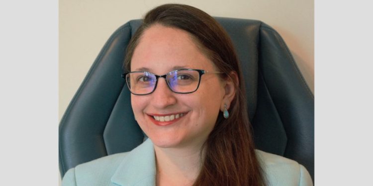 إلسين أككورا خبيرة اقتصادية أولى في مجال الطاقة في وحدة المعرفة العالمية للطاقة والصناعات الاستخراجية