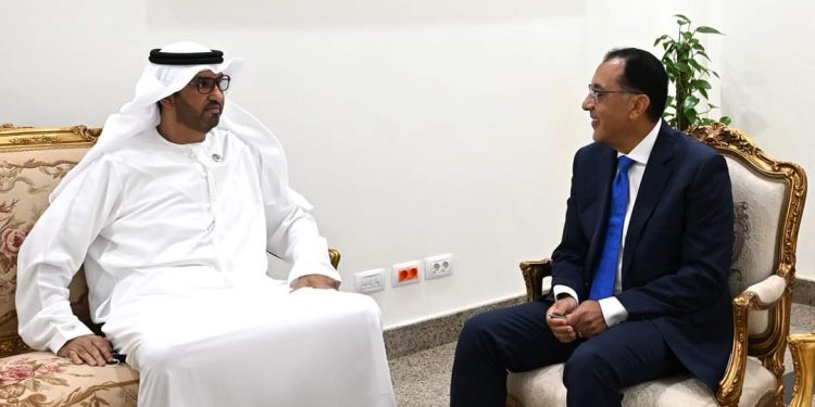 رئيس الوزراء مع وزير الصناعة الإماراتى