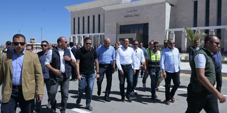 رئيس الوزراء يستعرض الموقف التنفيذى لمكونات مشروع التجلى الأعظم