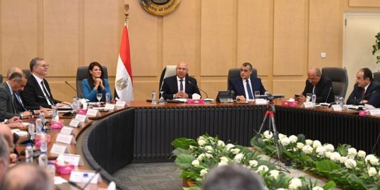 وزير الصناعة: إعادة هيكلة برنامج المساندة التصديرية وتحديد القطاعات ذات الأولوية