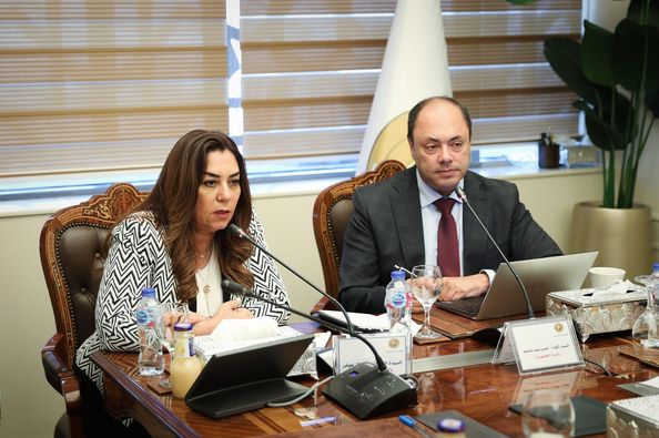 "التنمية المحلية" تبحث مع المحافظين موقف المشروعات المتعثرة