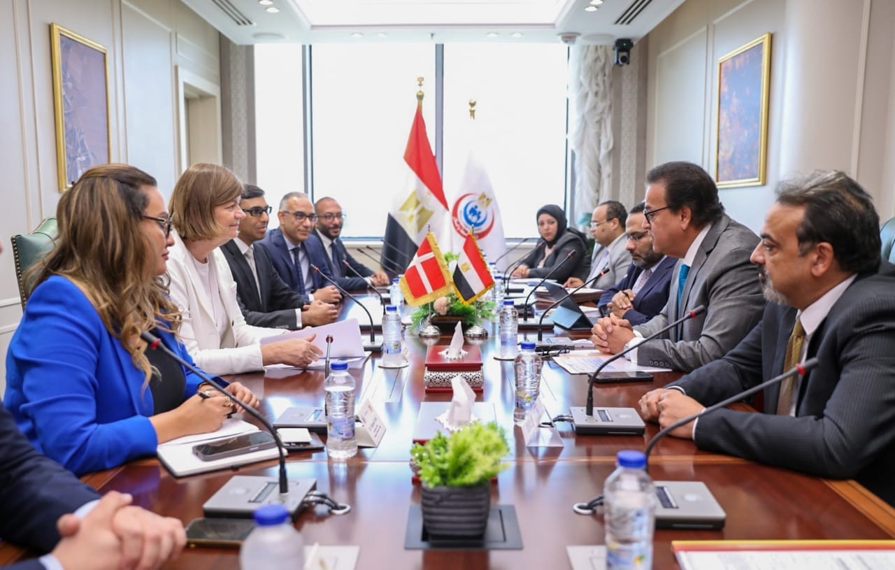 مصر تبحث تعزيز التعاون مع الدنمارك في مجال المستحضرات الدوائية