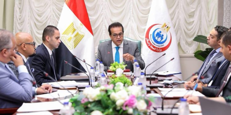 وزير الصحة يوجه بسرعة الانتهاء من المنصة الإلكترونية لـ"السياحة العلاجية"