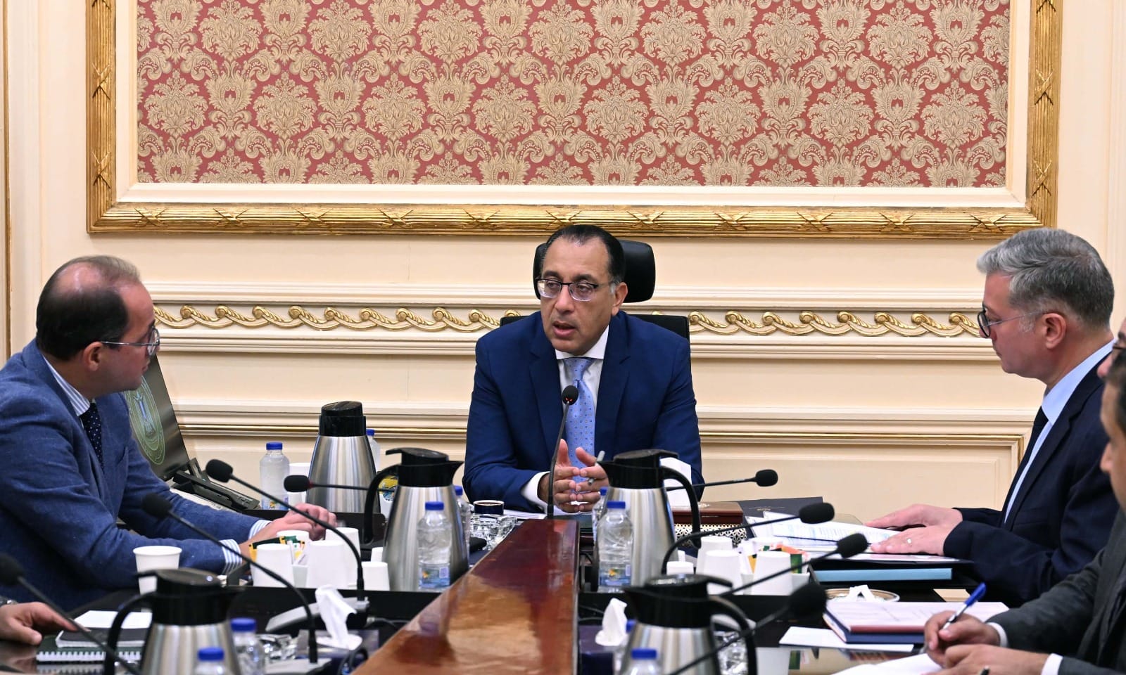 رئيس الوزراء يتابع إجراءات توفير المنتجات البترولية وخطوات زيادة الإنتاج