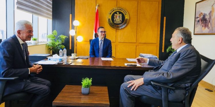 "الاستثمار" تبحث تعزيز التعاون مع "الغرف التجارية" لتحسين مناخ الأعمال