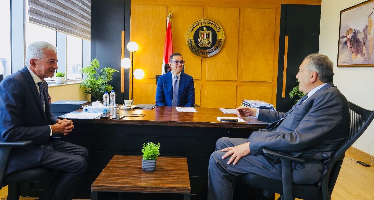 "الاستثمار" تبحث تعزيز التعاون مع "الغرف التجارية" لتحسين مناخ الأعمال