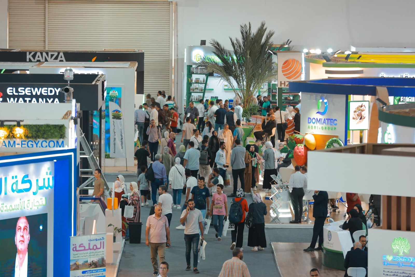 18 ألف زائر فى الدورة الـ36 من معرض صحارى للزراعة