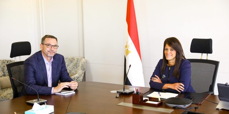 مصر تبحث التعاون مع بورصة المناخ في نيويورك