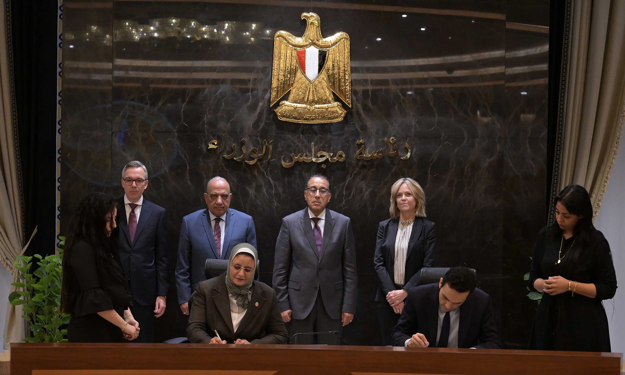 الحكومة توقع اتفاقيات لإنتاج الكهرباء من الطاقات المتجددة بقدرة 2150 ميجاوات