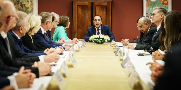 رئيس الوزراء: تقديم كافة الحوافز للشركات الألمانية الراغبة فى الاستثمار بمصر